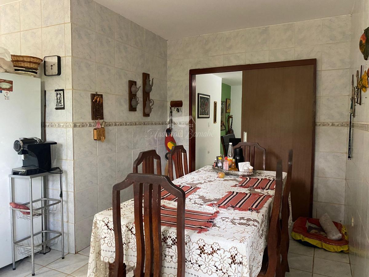 Casa à venda com 4 quartos, 270m² - ,